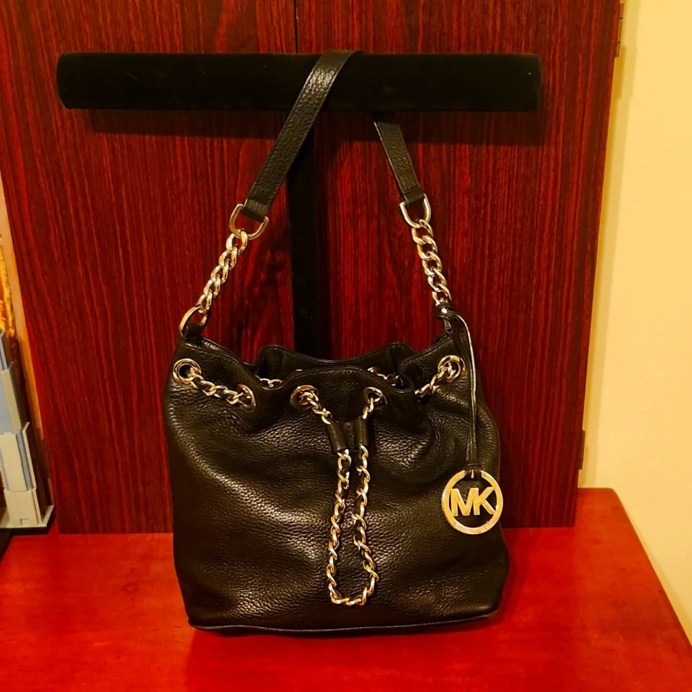 Beautiful Michael Kors Purse - Picture 1 of 8